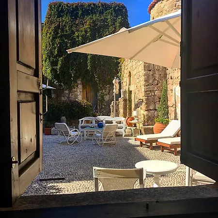 Saint Artemios Boutique Готель